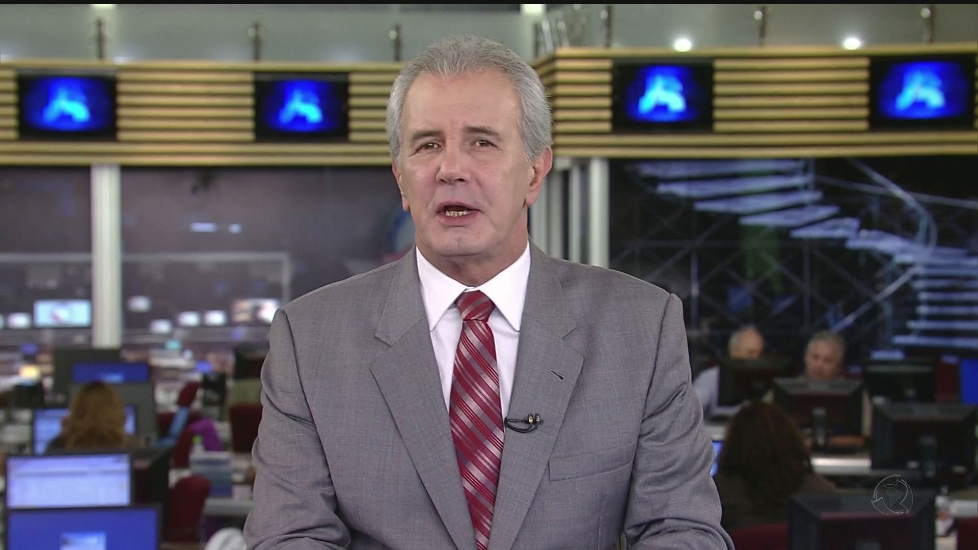 Celso Freitas, na bancada do Jornal da Record