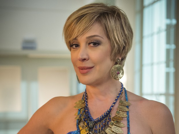 Claudia Raia fica ruiva para próxima novela das 9