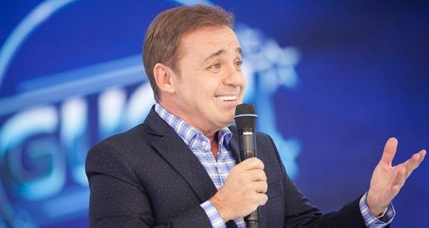 Advogado desmente jornalista e diz que Gugu não renovou com a Record