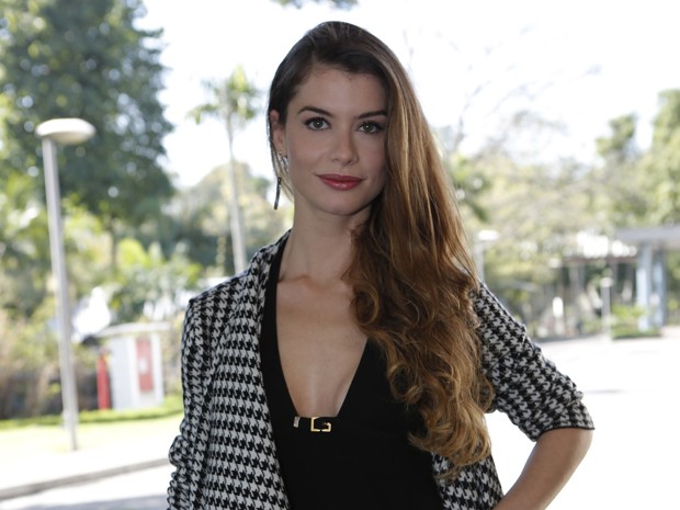 Alinne Moraes Lívia Além do Tempo