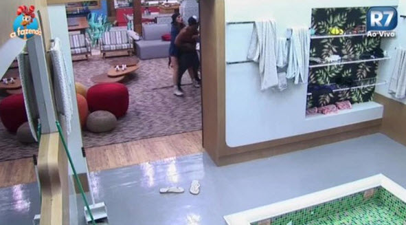 Briga Douglas e Thiago A Fazenda