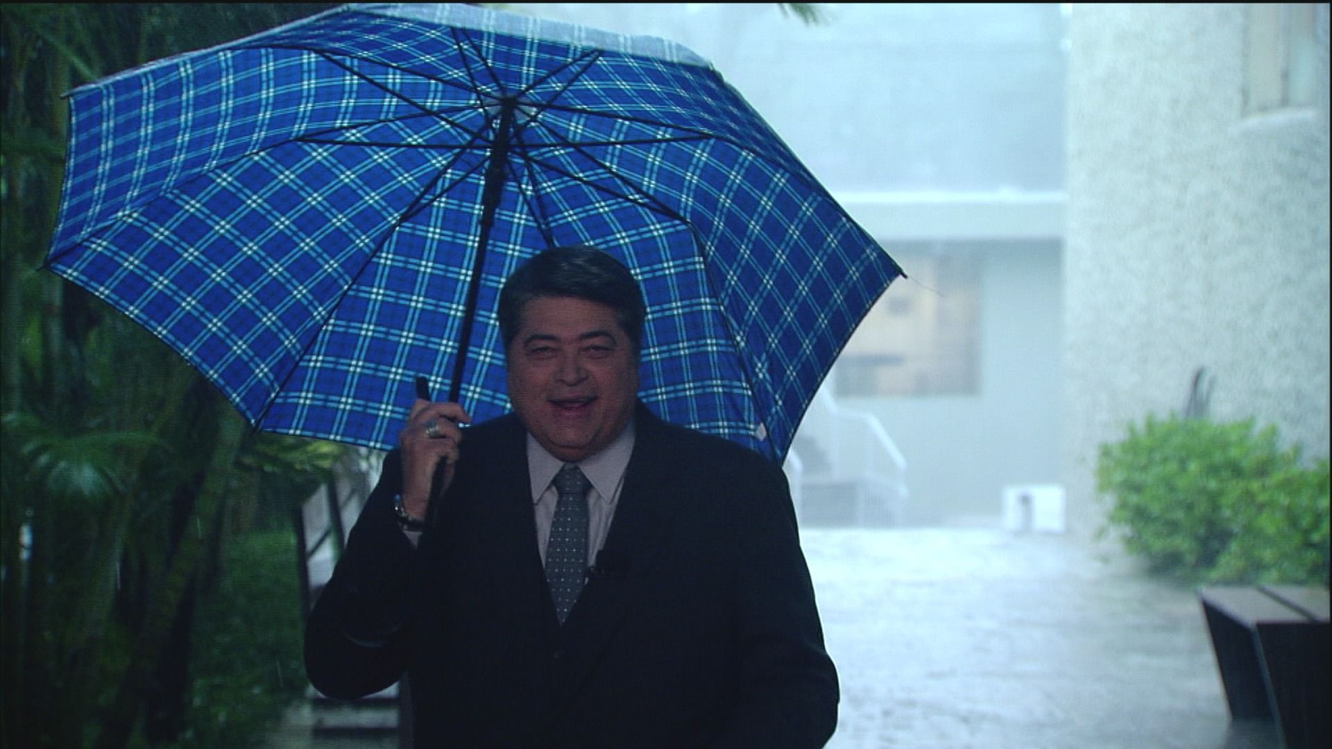 Datena ao vivo em baixo da chuva