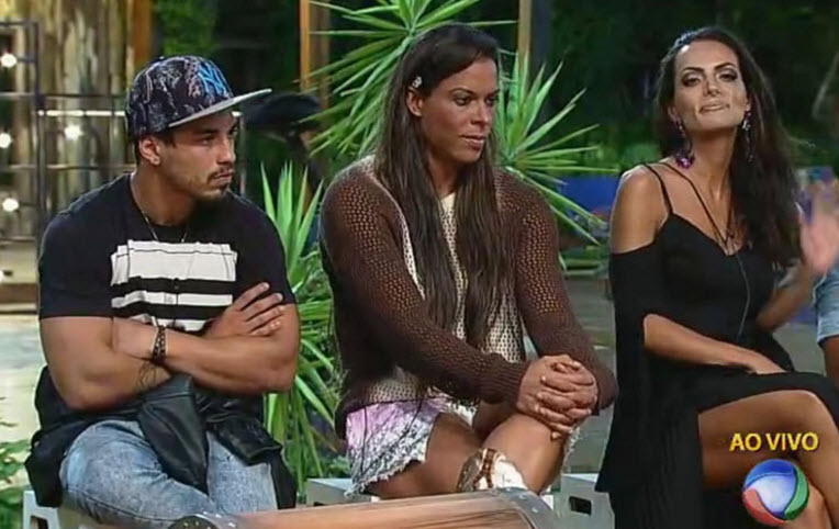 Douglas, Rebeca e Carla Prata Roça A Fazenda