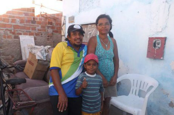 Homem de 20 anos Menino Domingo Show