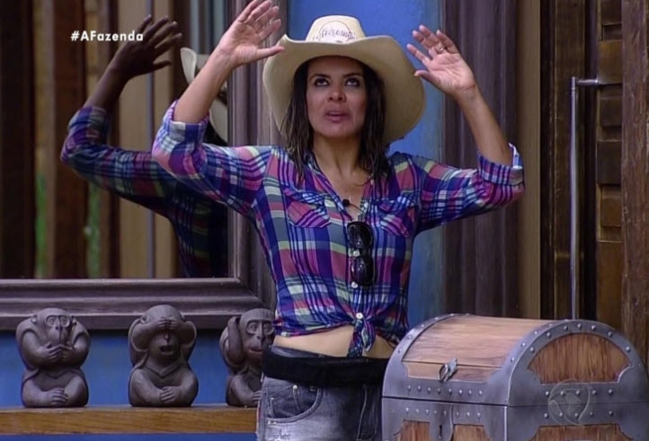Mara pede ajuda A fazenda