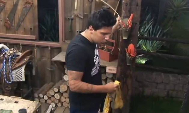 Thiago Servo desiste A fazenda
