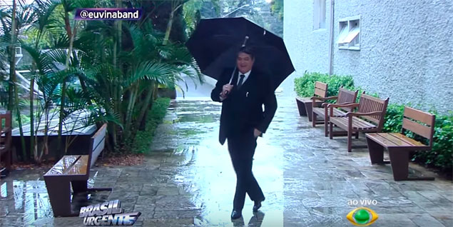 Datena dançou na chuva