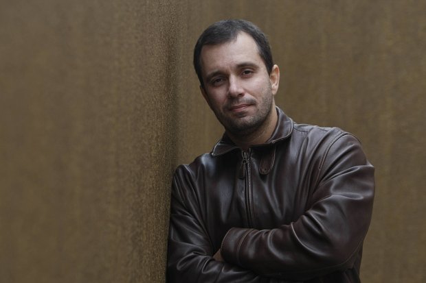 Autor com trabalhos ignorados pela Globo lança livro para contar suas histórias