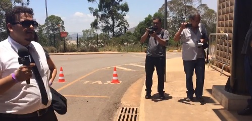 Equipe do CQC é expulsa de coletiva em Mariana