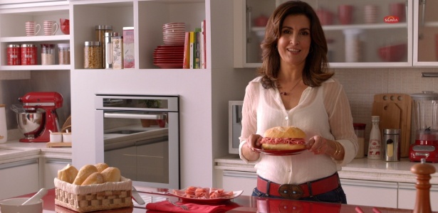 Fátima Bernardes deixa de fazer campanhas de presunto após pesquisa sobre câncer