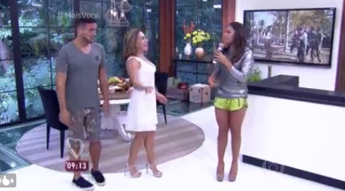Cissa Guimarães viaja na maionese e entende que Vingadora vai cantar com Papa Francisco