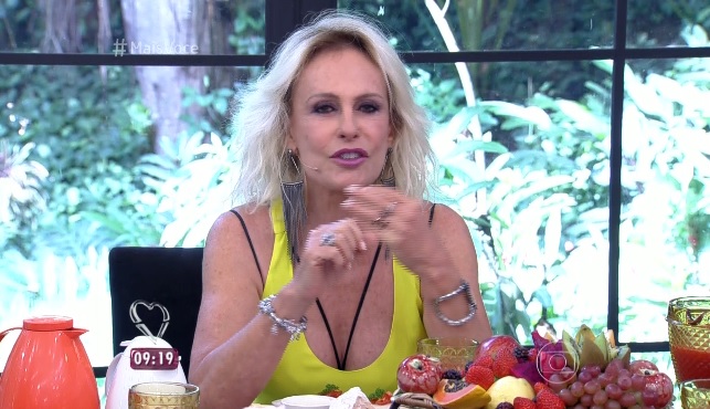 Mesmo após cirurgia, Ana Maria Braga confessa que voltou a fumar