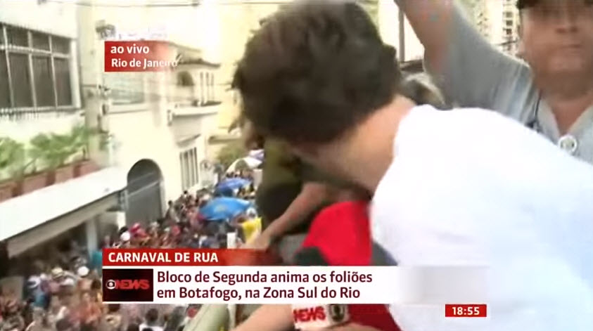 Carolina Cimenti Beijo Globo News