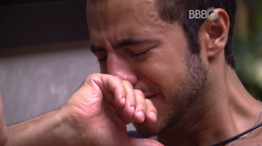 BBB 16 | Cacau estranha comportamento de Matheus: 