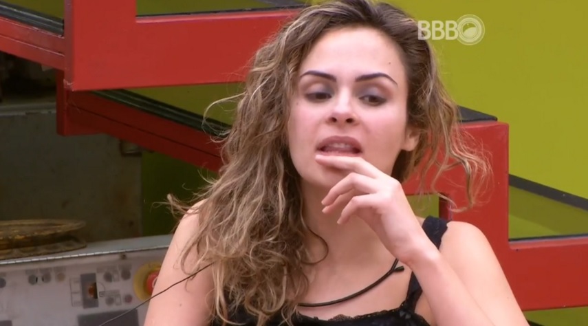 Ana Paula agride Renan e é expulsa do reality show