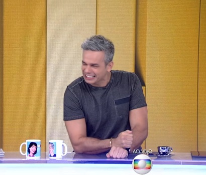 Otaviano Costa chora durante o Vídeo Show