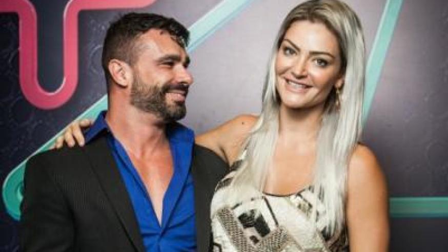 Laura keller e Jorge Souza posam pelados2
