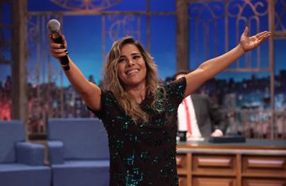 Cansada de receber nudes dos fãs, cantora pede "Não envie nudes para a