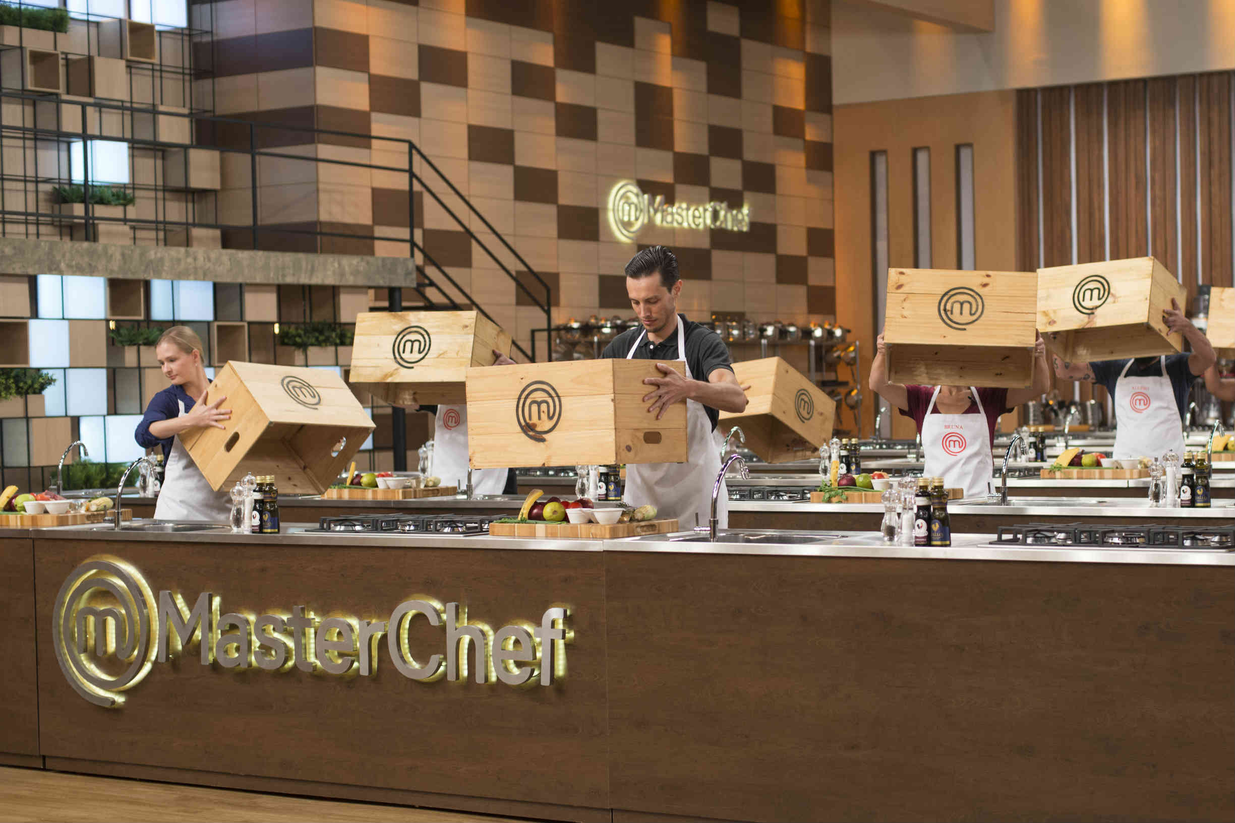 Cozinheiros do MasterChef encaram mais uma Caixa Misteriosa