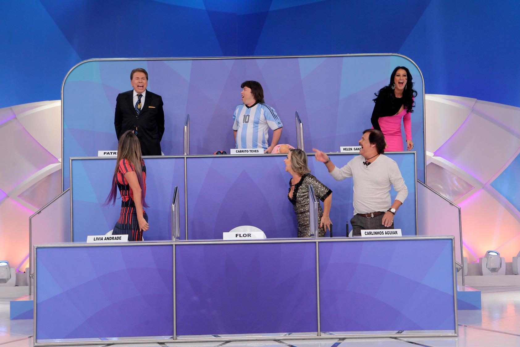 Silvio Santos toma choque no Jogo dos Pontinhos