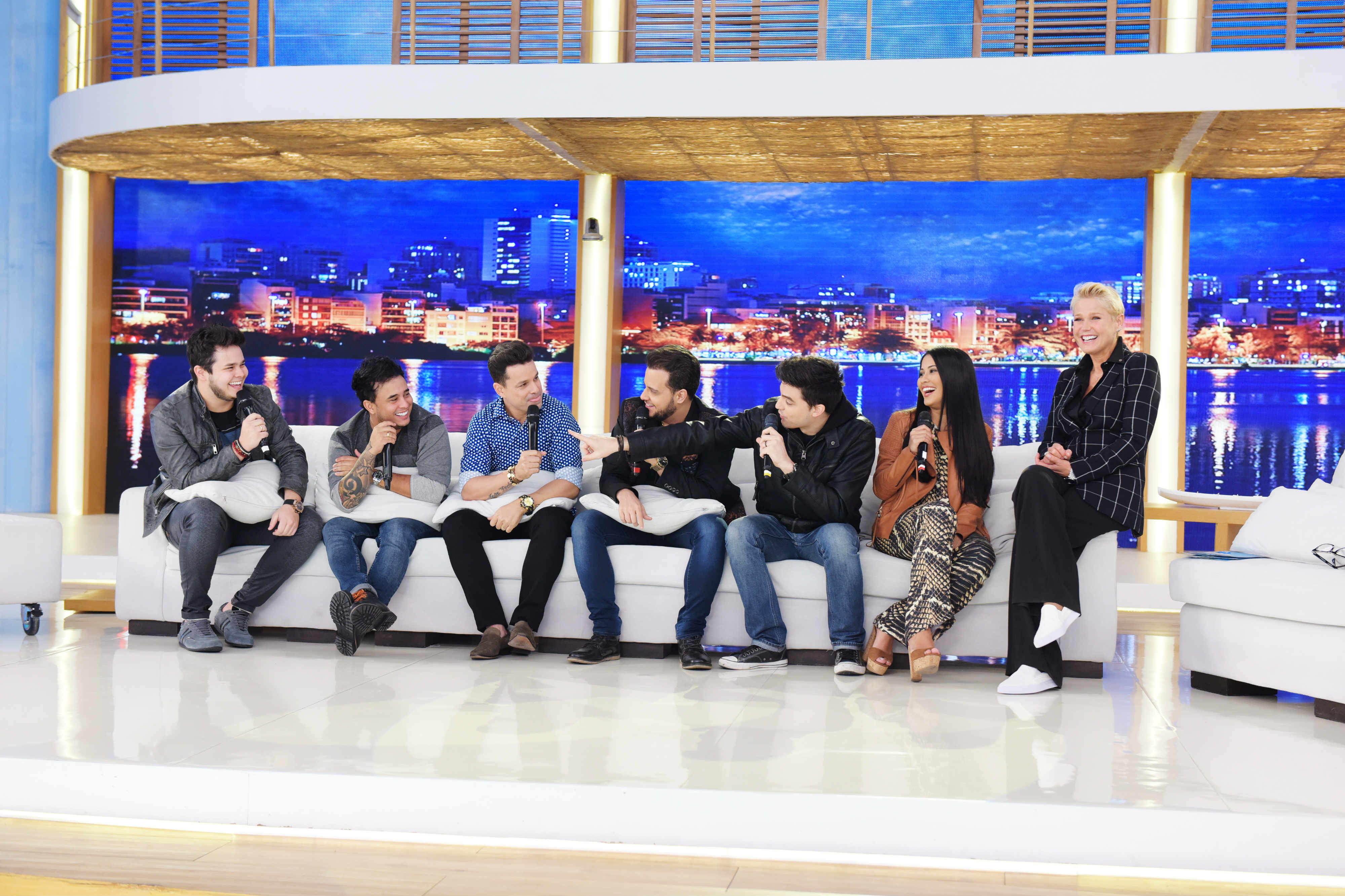 Xuxa recebe as duplas João Neto & Frederico e Matheus & Kauan
