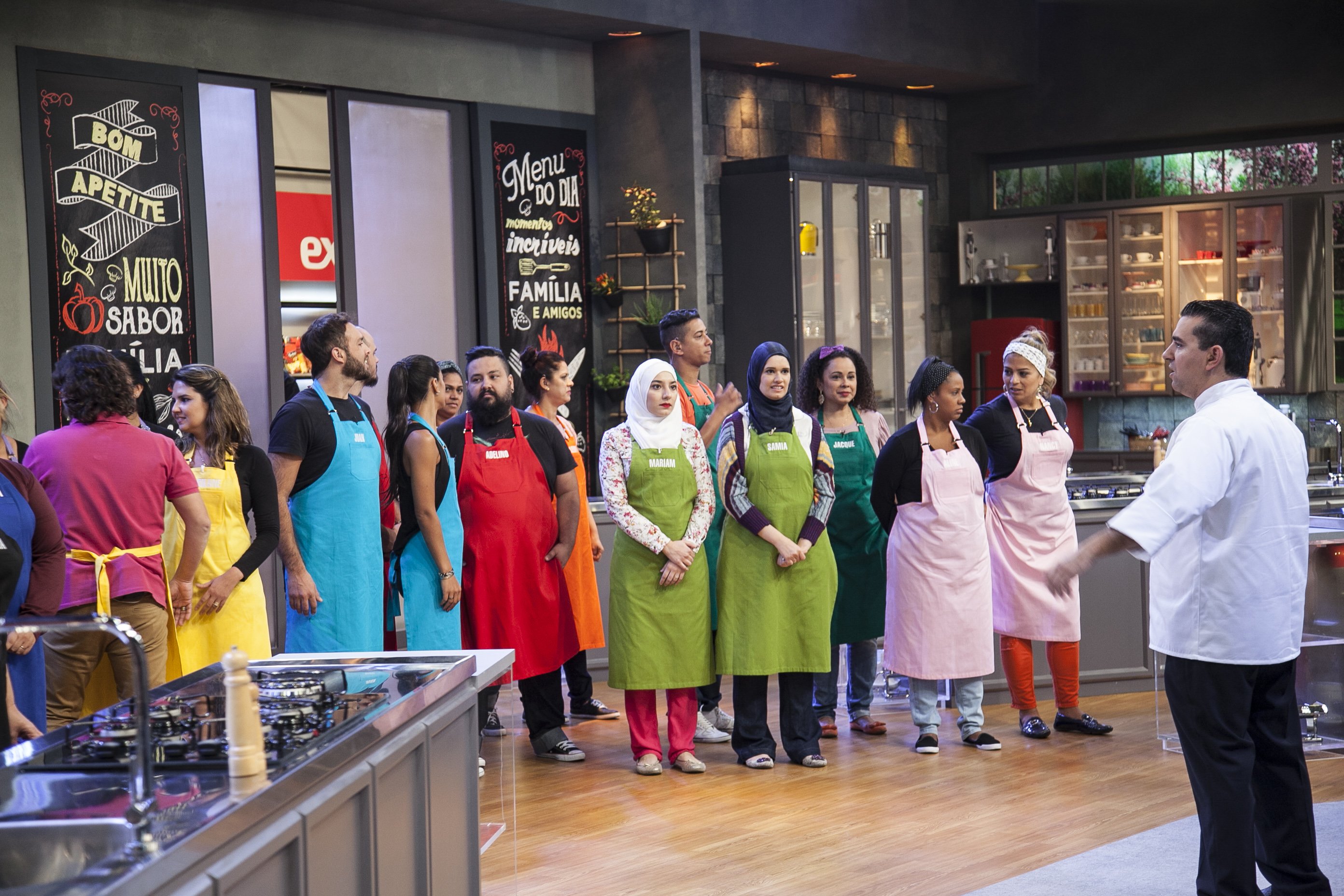 Competidores começam a disputa da Batalha dos Cozinheiros