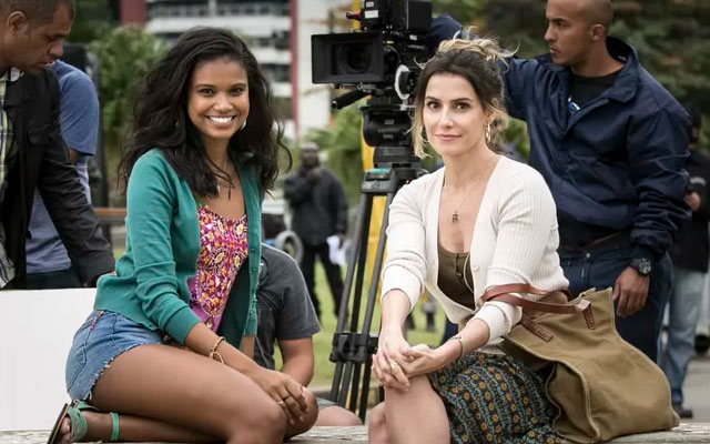 Aline Dias e Deborah Secco nas gravações de Malhação - Pro Dia Nascer Feliz