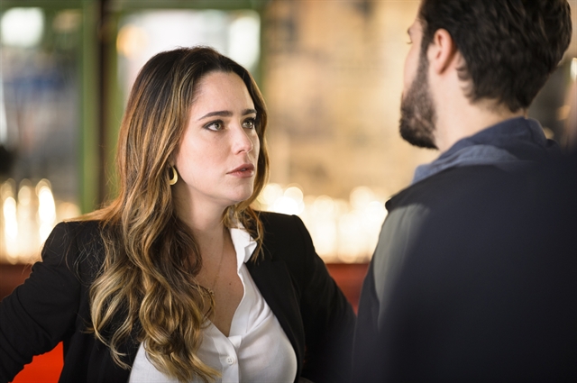 Bruna (Fernanda Vasconcellos) e Giovanni (Jayme Matarazzo)