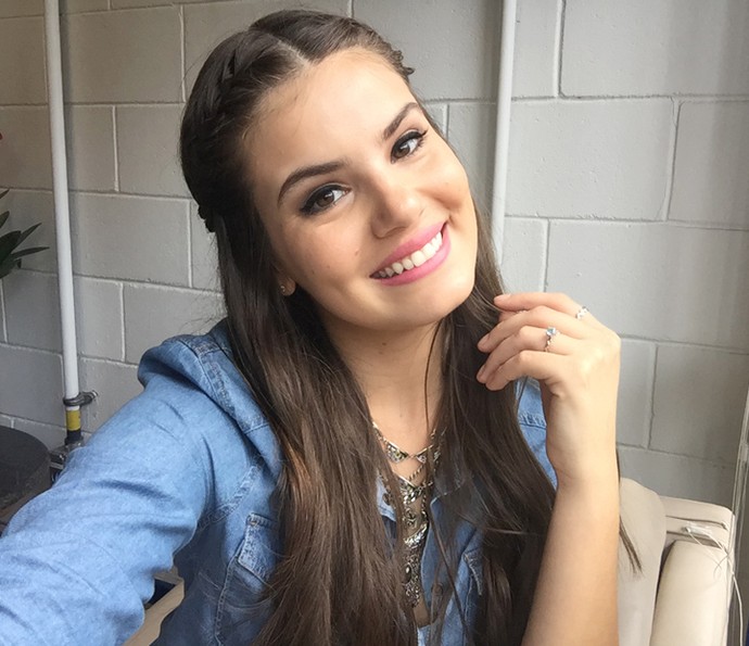 Camila Queiroz revela que Luan Santana telefonou a convidando para participar de DVD: “Fiquei assustada”