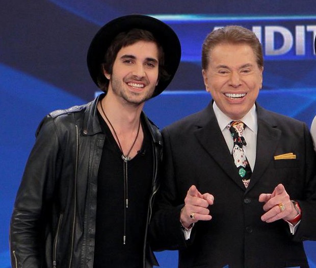 Fiuk e Silvio Santos posam para foto
