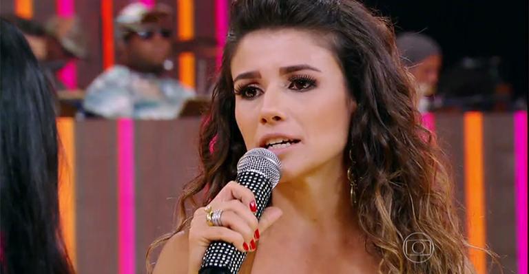 Paula Fernandes exibe boa forma