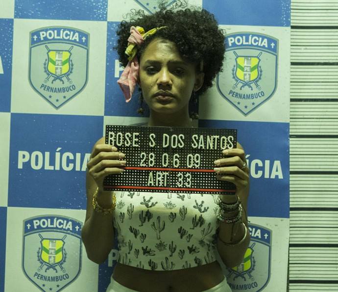 Rose (Jéssica Ellen) é presa em Justiça