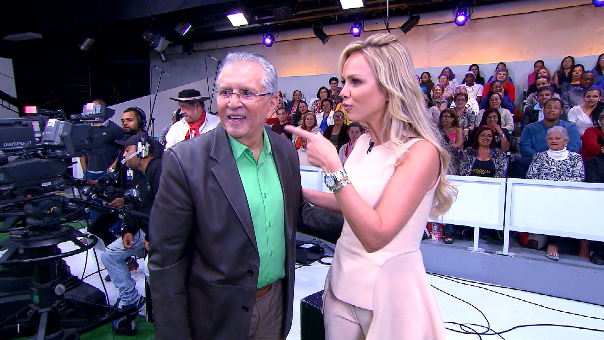Carlos Alberto ganha homenagem da Eliana