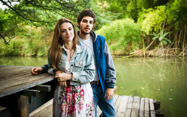 Química de Isabelle Drummond e Chay Suede chama atenção na estreia de A Lei do Amor