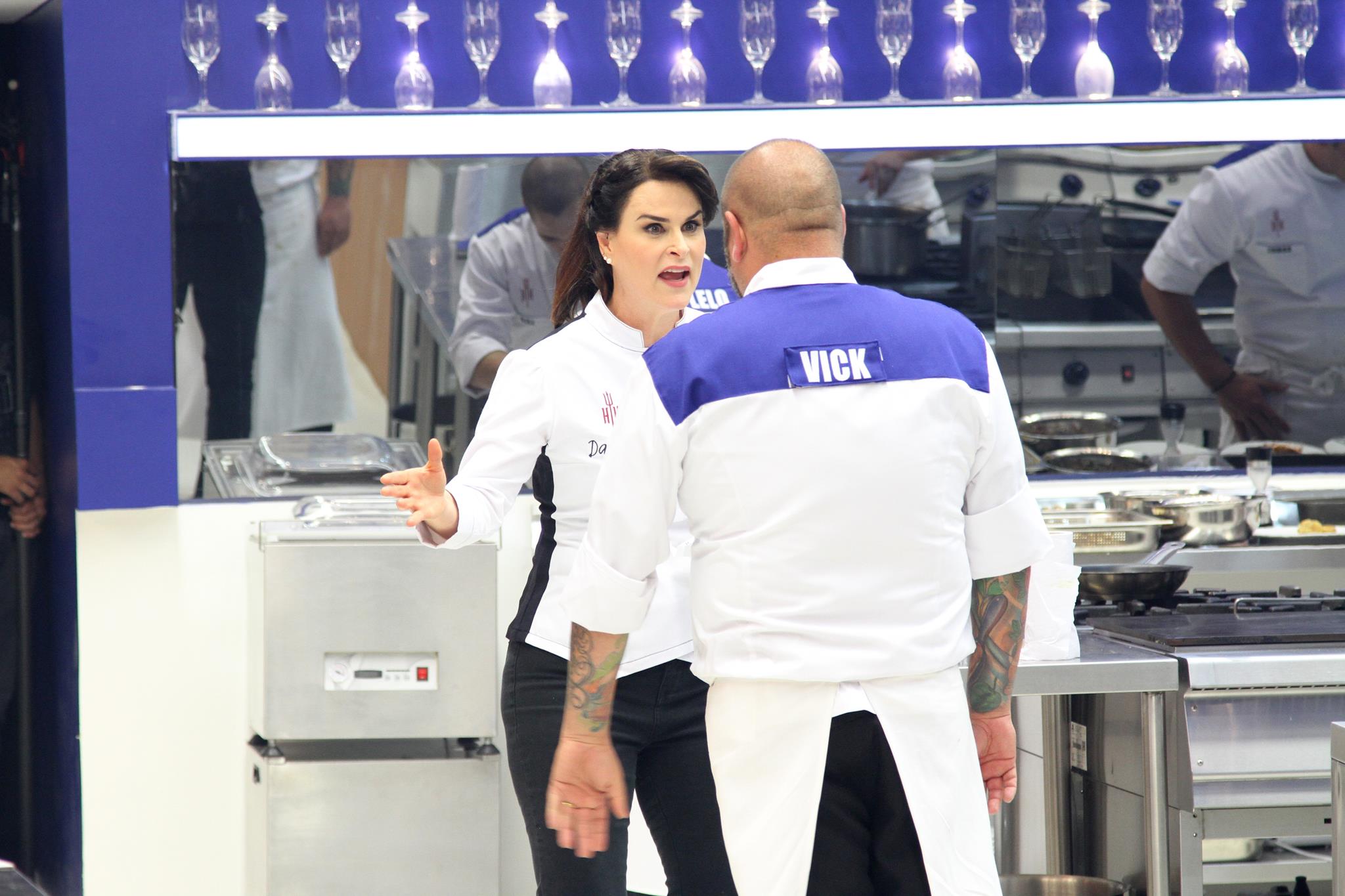 Chef Danielle Dahoui elimina três competidores do Hell's Kitchen