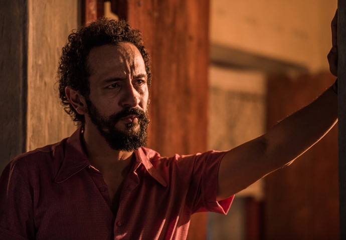 Irandhir Santos sobre diálogos com Santo Só a arte pra me dar essa oportunidade