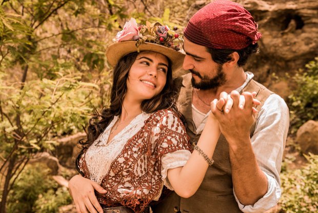 Julia Dalavia e Renato Góes viveram Tereza e Santo na primeira fase de Velho Chico