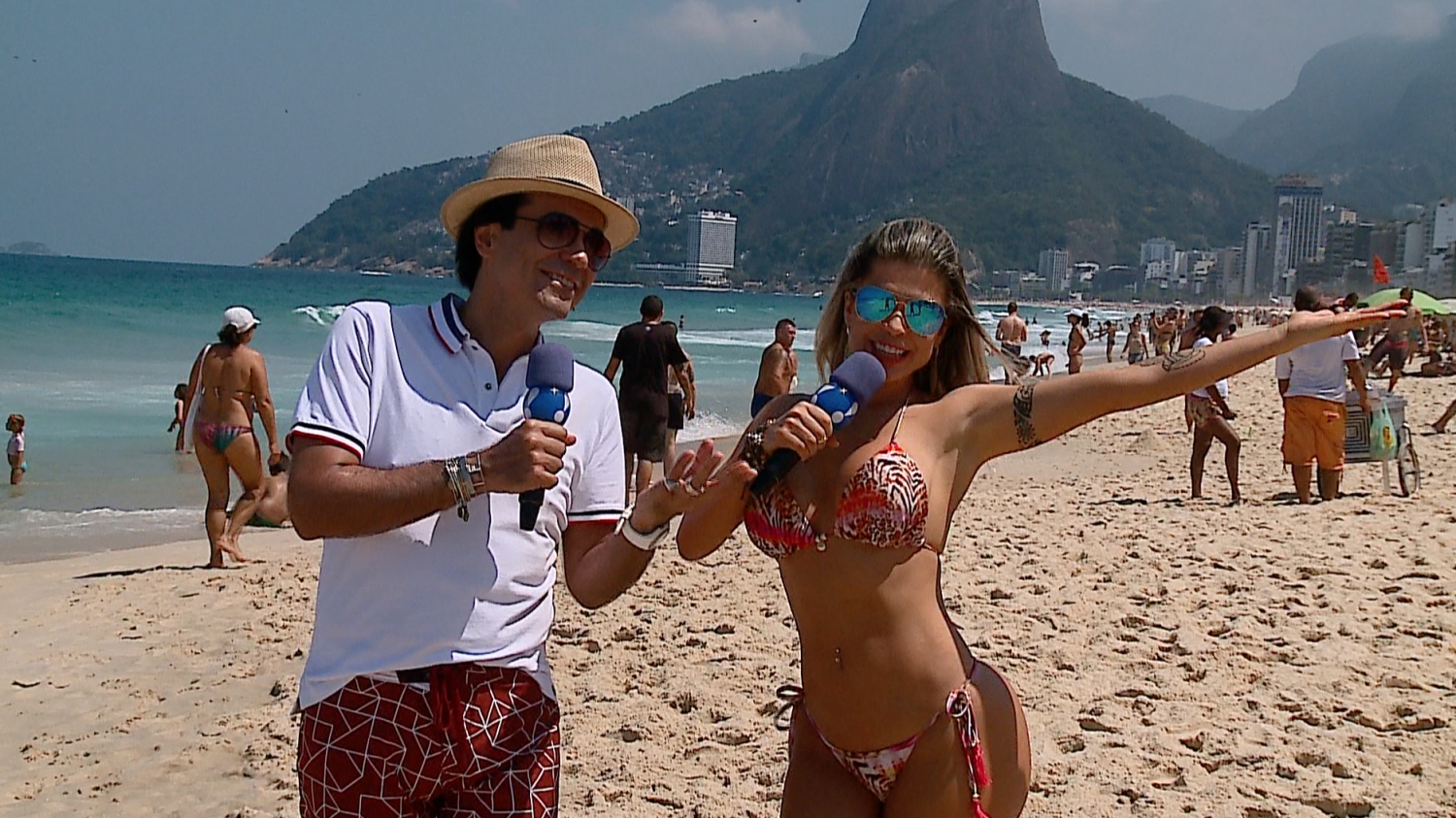 Cacau Colucci e Fábio Arruda invadem as praias cariocas