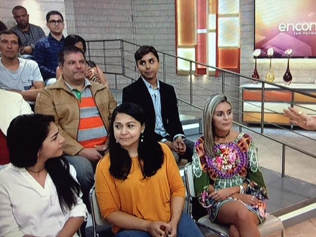 Fátima Bernardes se confunde e conversa com convidada errada na plateia