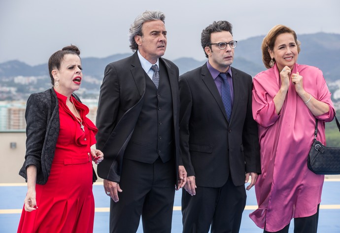 Família Abdala fica chocada com o reaparecimento de Teodora (Foto: Inácio Moraes/Gshow)