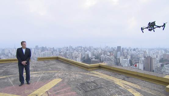 Roberto Cabrini entra na era dos drones