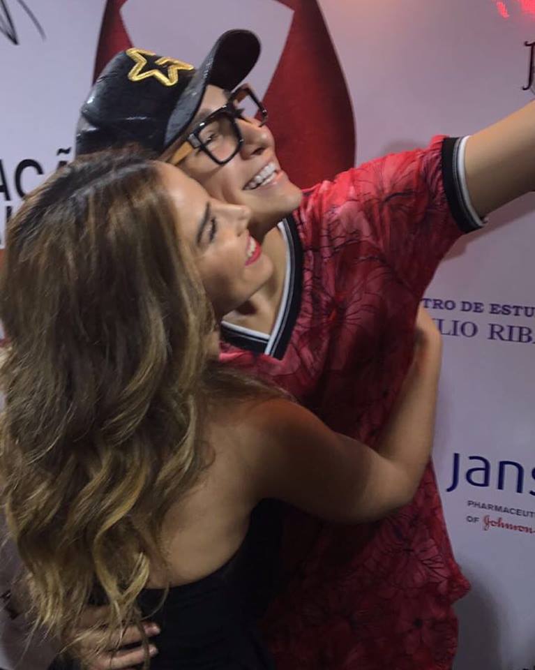 Wanessa e MC Gui participam de campanha de combate à AIDS em SP