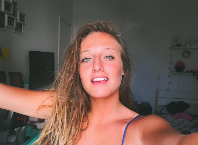 Bruna Griphão curte praia e físico escultural rouba a cena