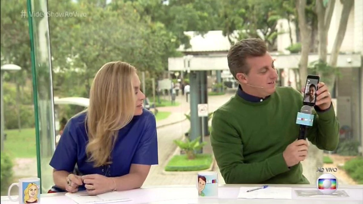João Vicente de Castro concede entrevista e diz que está pelado Sem a parte de baixo