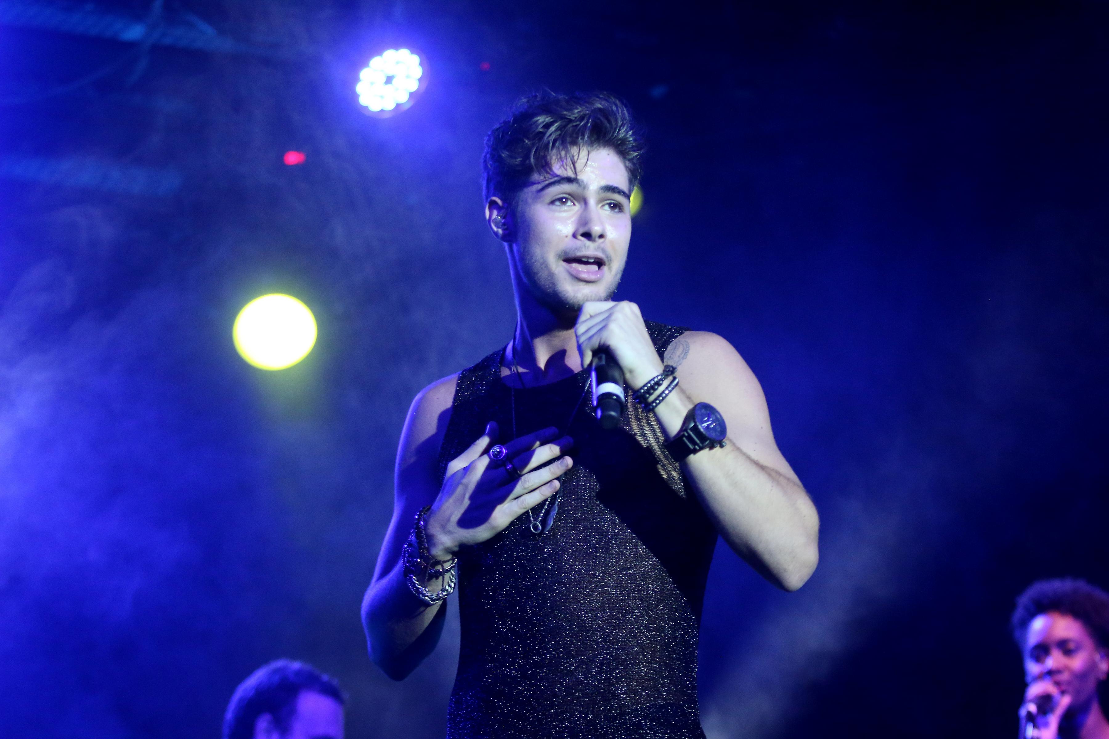 Elenco se diverte em festa de lançamento de Rock Story; veja fotos