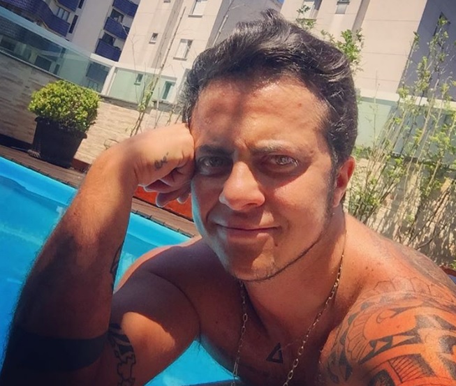 Thammy Miranda posa barbado e questiona: “Wolverine, é você?”