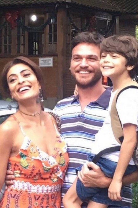 Juliana Paes e Emílio Dantas posam nos bastidores de A Força do Querer (Reprodução/Instagram)