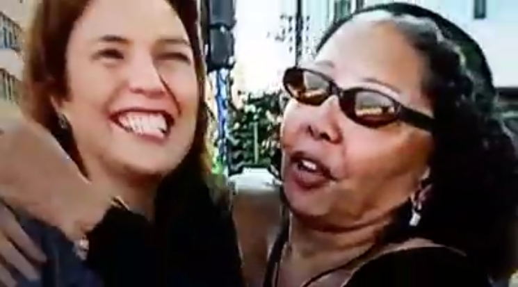 Repórter foi surpreendida com entrevistada bem-humorada (Reprodução/Globo)