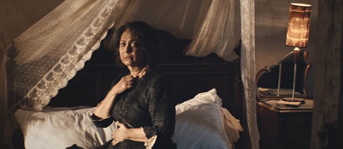 Zana (Eliane Giardini) em Dois Irmãos (Divulgação/ TV Globo)