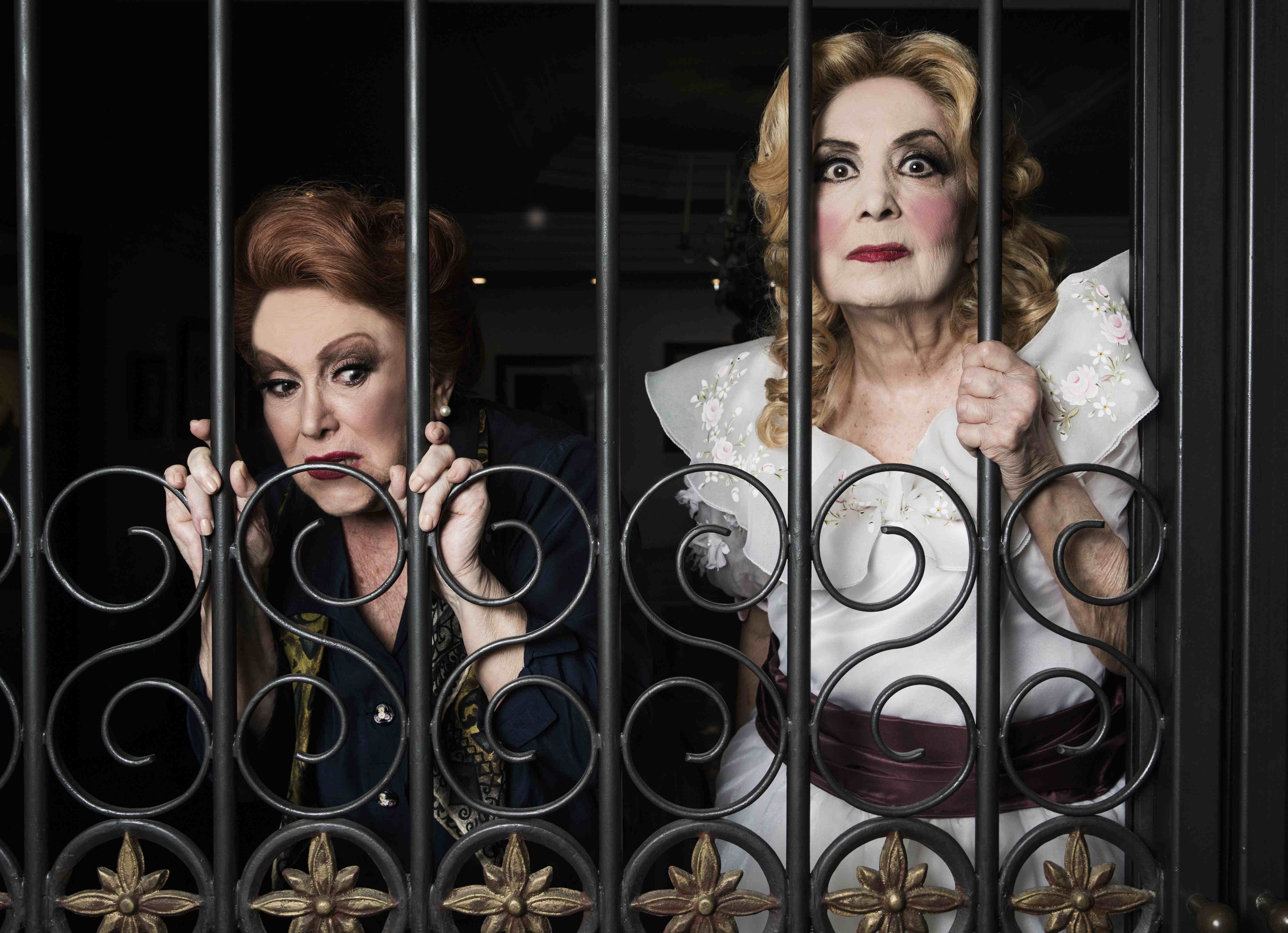 No drama, Eva e Nicette interpretam as irmãs Jane e Blanche Hudson, lendárias personagens vividas por Bette Davis e Joan Crawford no cinema.(Daryan Dornelles/Divulgação)